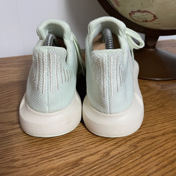 Adidas sneakers in mint green size 6US - Picture 7 of 7